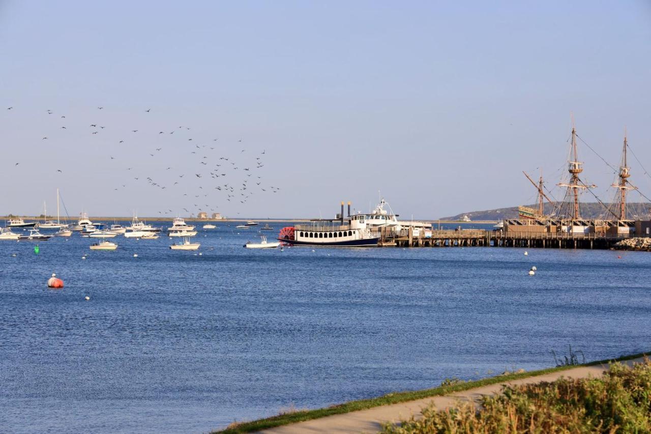 Harbourtown Suites On Plymouth Harbor Екстер'єр фото