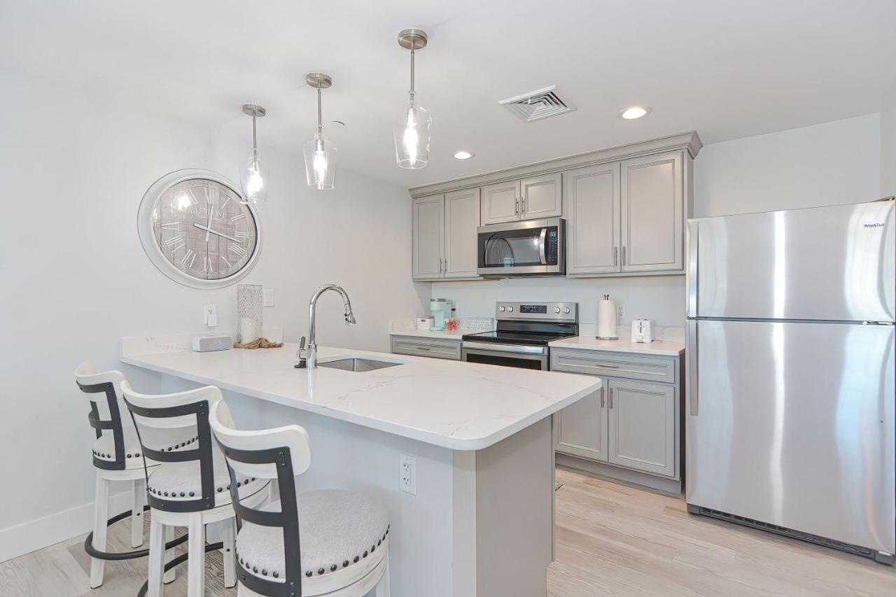 Harbourtown Suites On Plymouth Harbor Екстер'єр фото