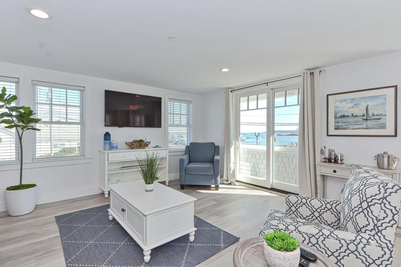 Harbourtown Suites On Plymouth Harbor Екстер'єр фото
