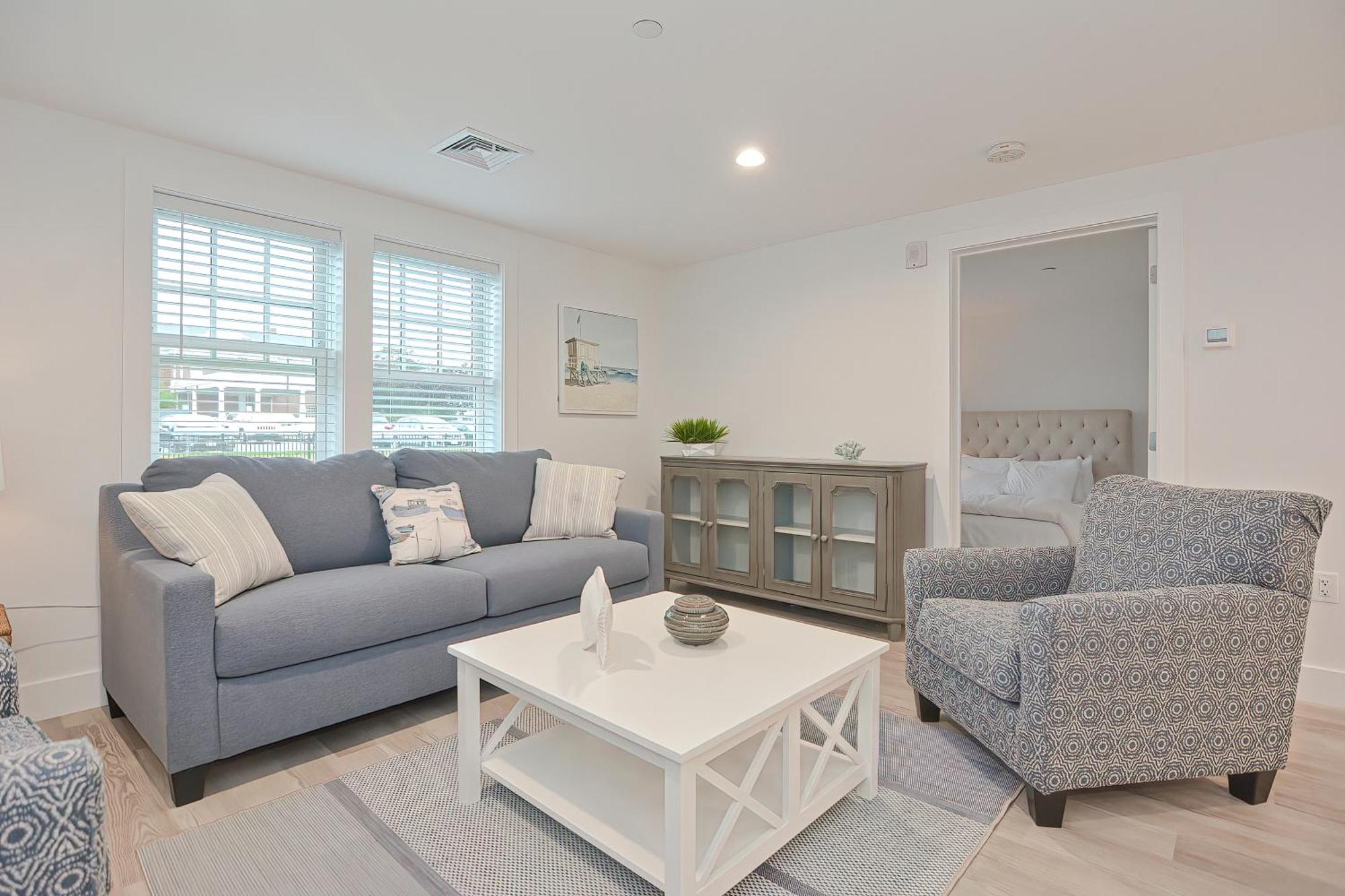 Harbourtown Suites On Plymouth Harbor Екстер'єр фото