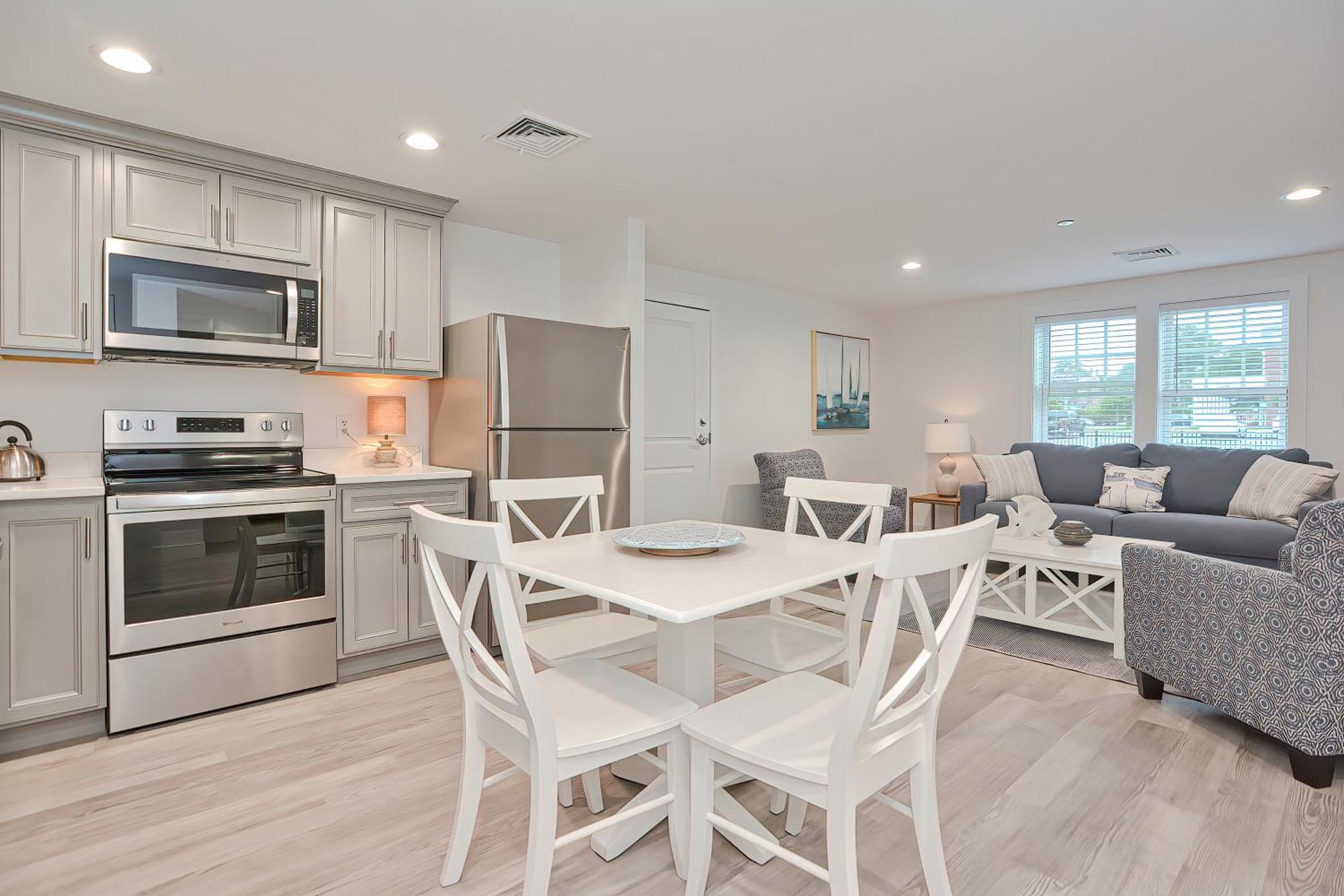 Harbourtown Suites On Plymouth Harbor Екстер'єр фото